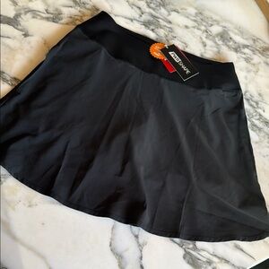 NWT!!! Puma PWRSHAPE Solid Mini Skater Skort/Skirt for Golf Women’s size Small